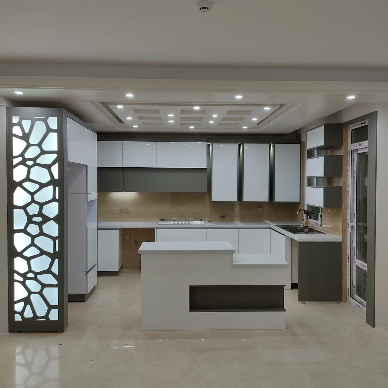 کابینت های گلاس سفید طوسی - 10 مدل از جدیدترین و زیباترین ها - تهران کابینت